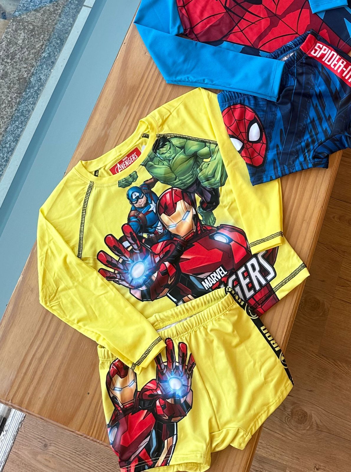 CONJUNTO CAMISETA MANGA LONGA E SUNGA BOXER VINGADORES ULTIMATO UV50+ MENINO FAKINI