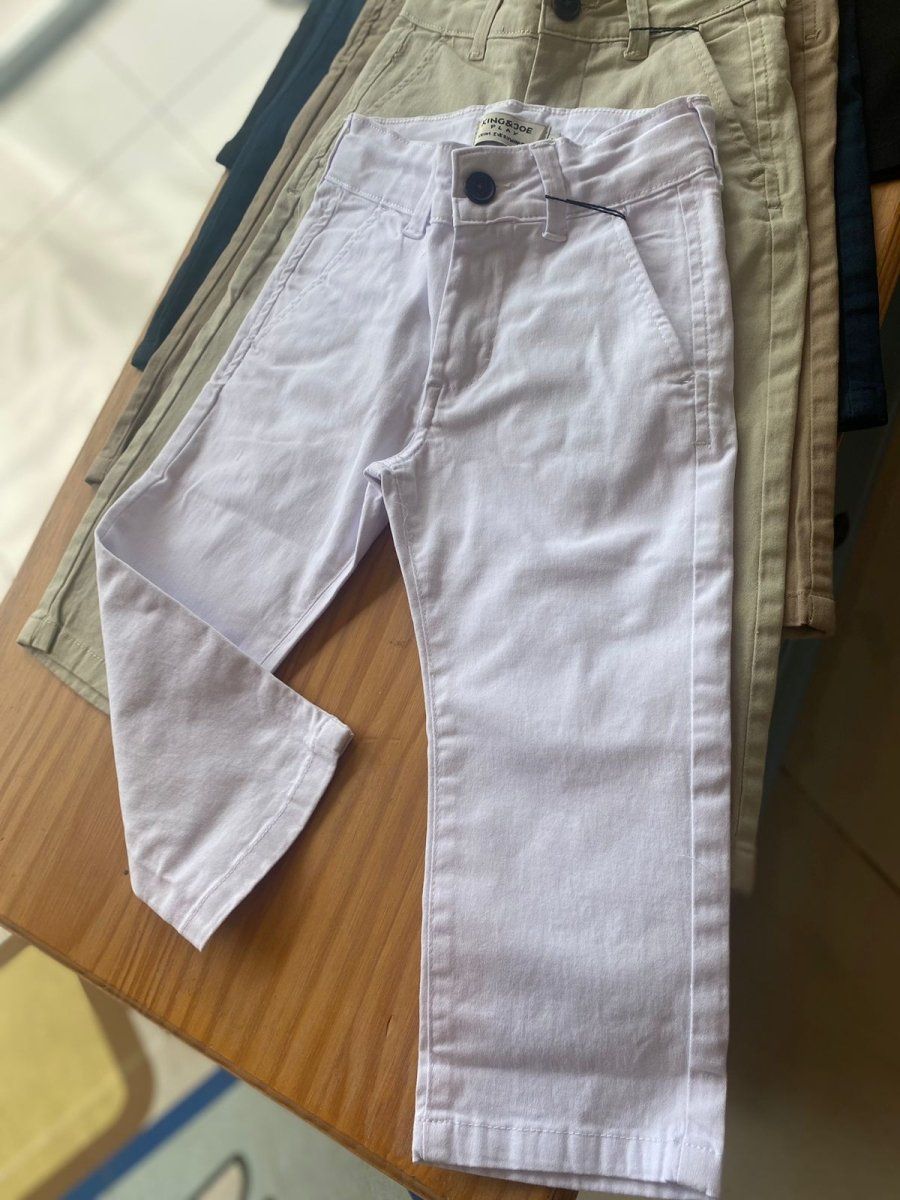 CALÇA EM SARJA BOLSO FACA COM AJUSTE INTERNO PLAY SLIM MENINO KING&JOE