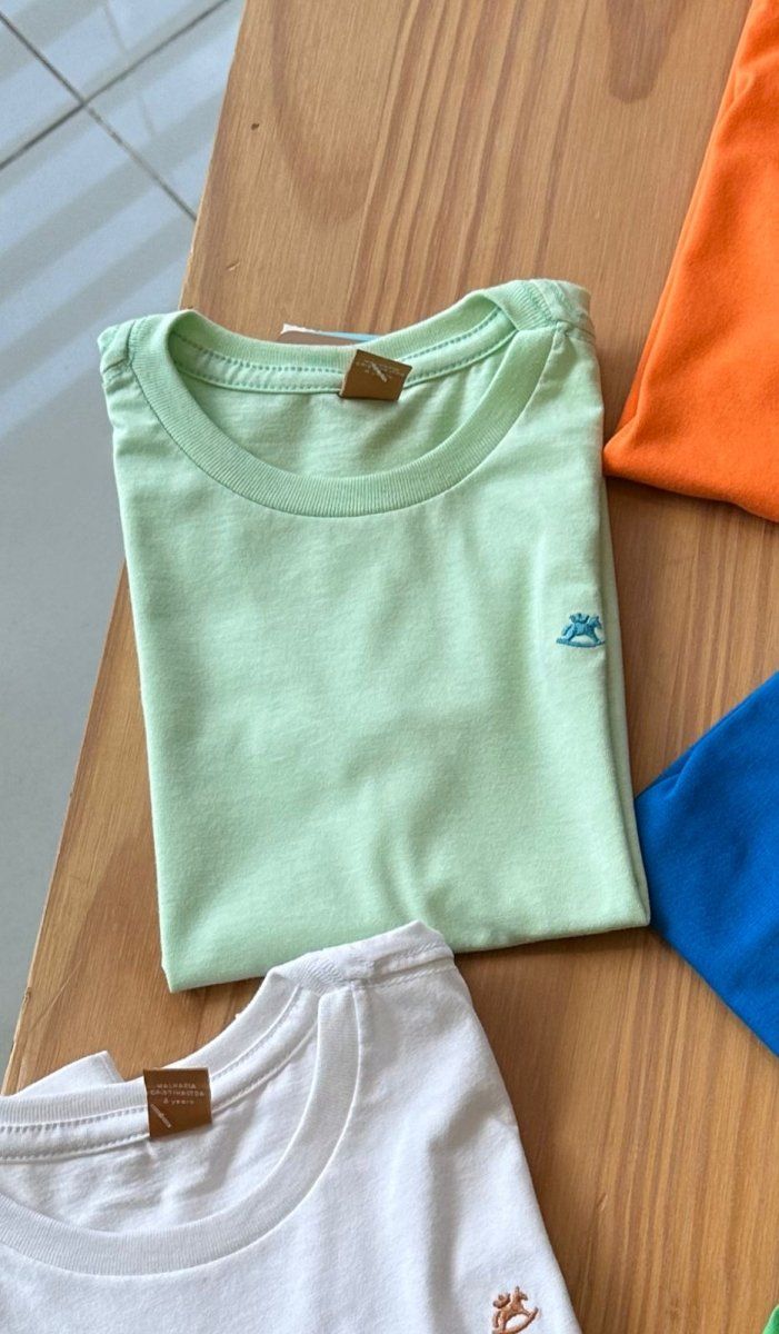 CAMISA MANGA CURTA EM MEIA MALHA COM BORDADO MENINO UP BABY