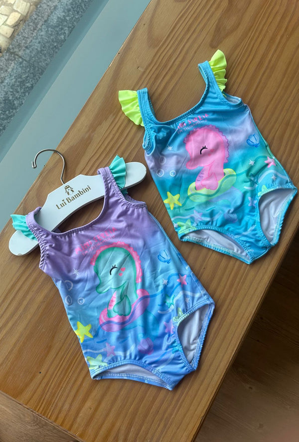 MAIÔ COM BABADO MINI SEREIA CAVALO MARINHO UV50+ MENINA FAKINI