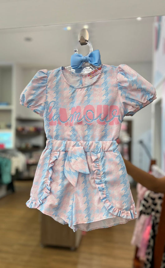 CONJUNTO BLUSA MANGA CURTA LAMOUR STRASS COM SHORT LACO E BABABOS MENINA MON SUCRE PRO45