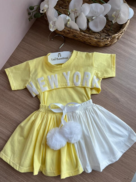CONJUNTO BLUSA MANGA CURTA CROPPED BLUSA REGATA NEW YORK E SHORT SAIA POMPOM MENINA LUI BAMBINI