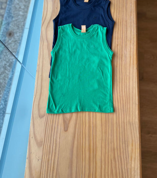 CAMISETA REGATA MEIA MALHA COM BORDADO MENINO UP BABY