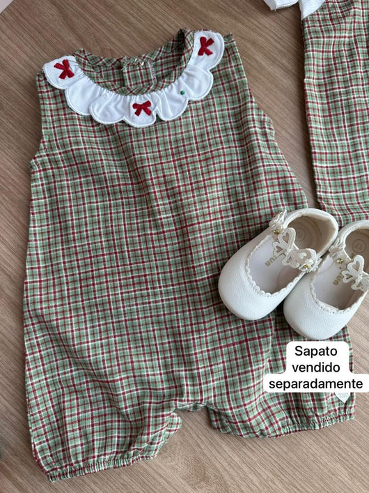 MACACÃO REGATA GOLA BABADOR COM LACINHOS E ESTAMPA XADREZ MENINA ANJOS BABY