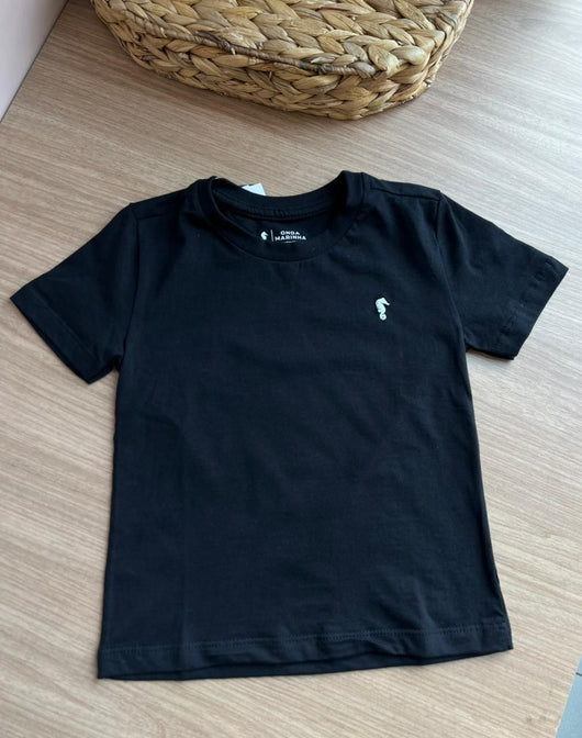 CAMISETA MANGA CURTA LISA COM GOLA REDONDA CAVALO MARINHO BORDADO MENINO ONDA MARINHA
