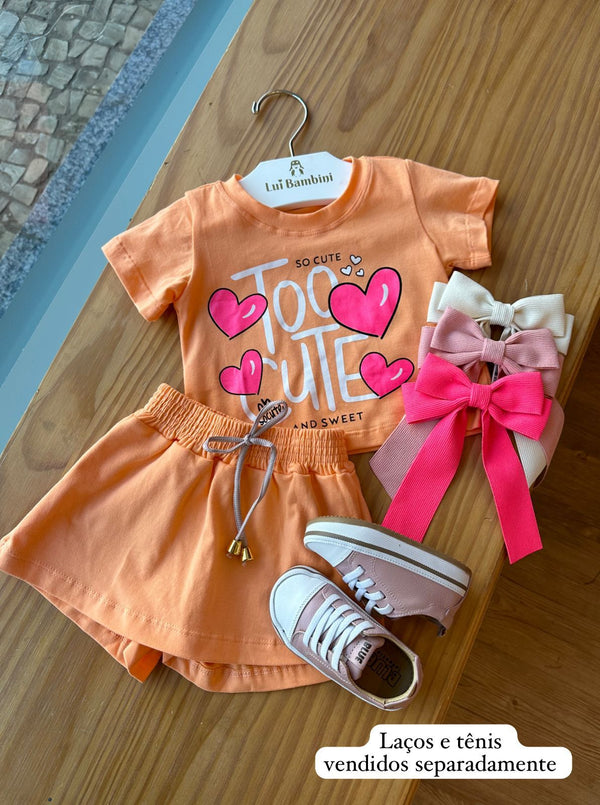 CONJUNTO BLUSA MANGA CURTA CORAÇÕES TOO CUTE COM SHORT SAIA MENINA LUI BAMBINI