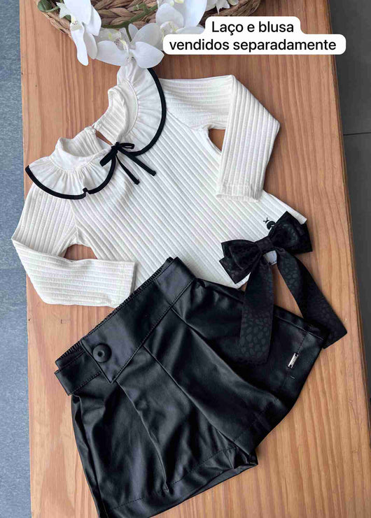 SHORT EM COURO SINTÉTICO CINTO FIXO MENINA INFANTI