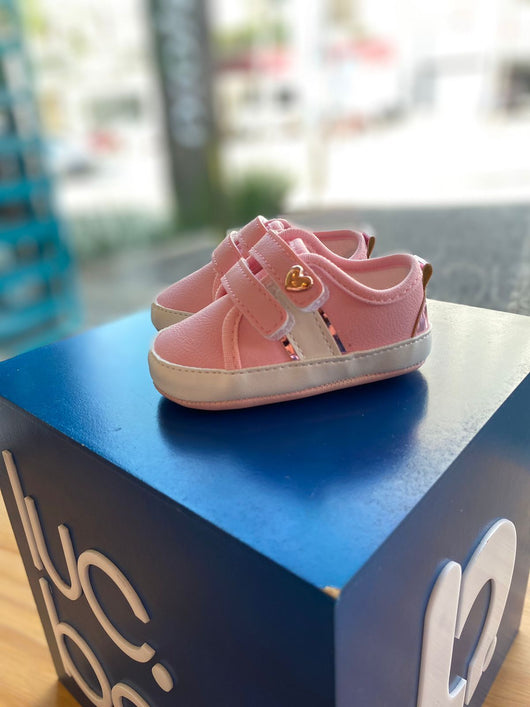 TÊNIS COM DUPLO VELCRO CORAÇÃO METÁLICO MENINA PIMPOLHO