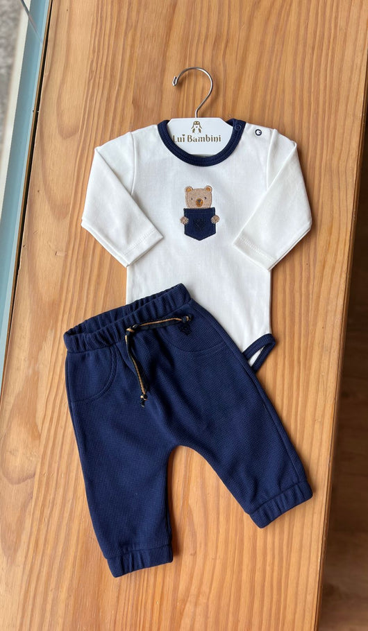 CONJUNTO BODY MANGA LONGA URSINHO BOTÕES DE PRESSÃO E CALÇA COM CORDÃO DECORATIVO MENINO ANJOS BABY PRO35