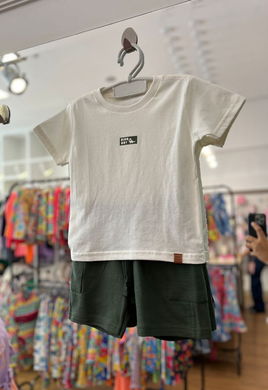 CONJUNTO CAMISA MANGA CURTA DINO BOY E BERMUDA COM BOLSOS LATERAIS MENINO PULLA BULLA