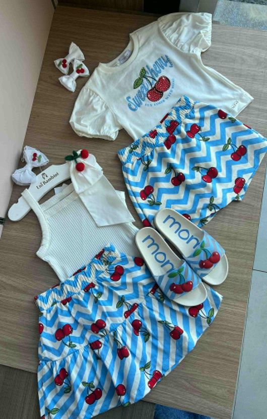 CONJUNTO BLUSA MANGA CURTA CEREJA STRASS E SHORT SAIA MENINA MOMI