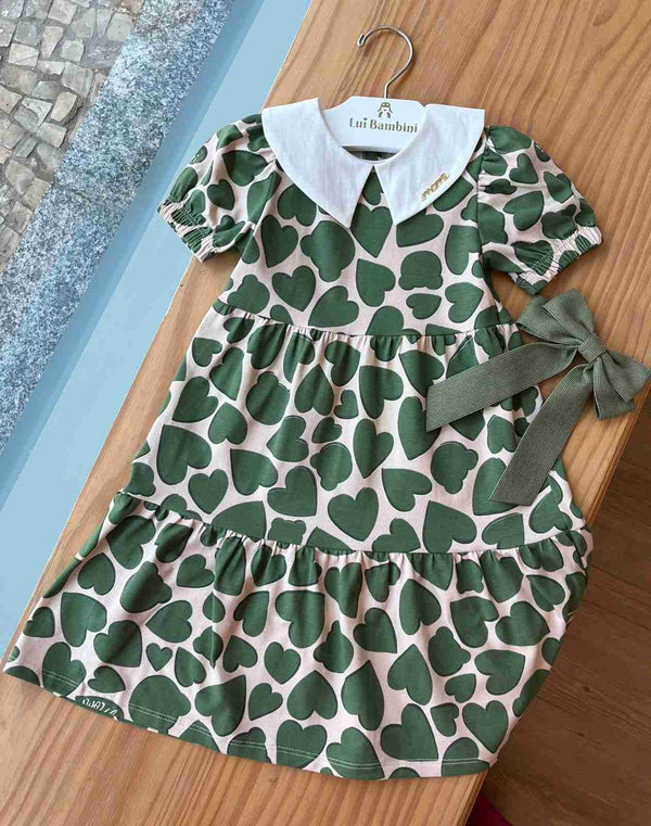 VESTIDO MANGA CURTA COM ELÁSTICO GOLA E POÁ DE CORAÇÕES MENINA MOMI