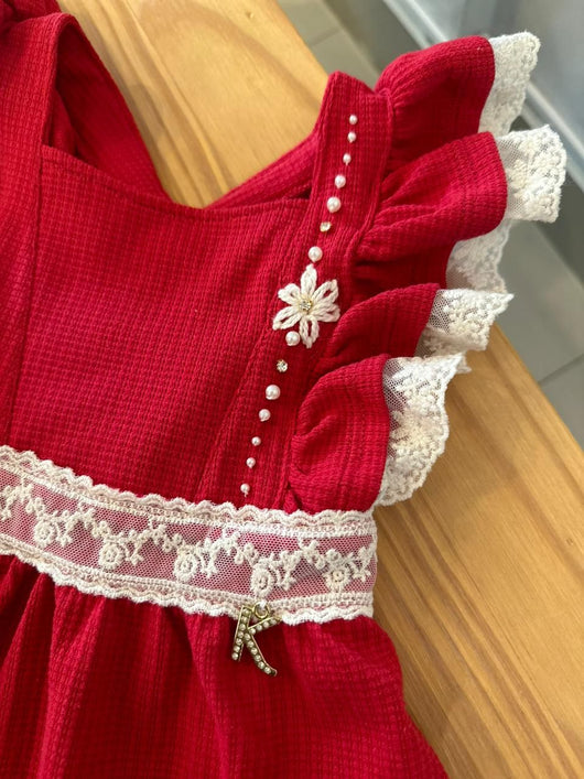 VESTIDO MANGA CURTA COM RENDAS FLOR EM TRICÔ PÉROLAS E STRASS MENINA KIKI XODO