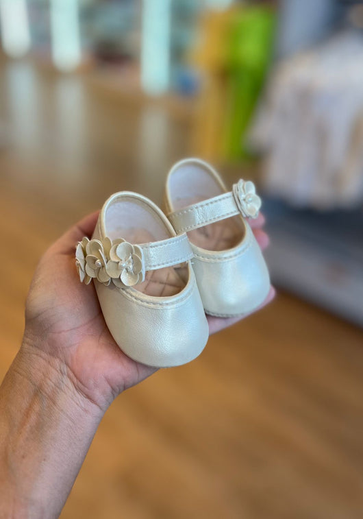 SAPATO FLORA PÉROLA COM VELCRO MENINA PIMPOLHO