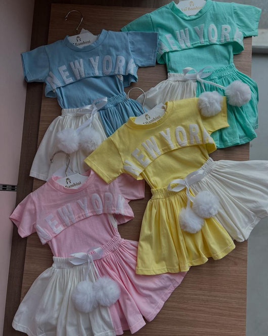 CONJUNTO BLUSA MANGA CURTA CROPPED BLUSA REGATA NEW YORK E SHORT SAIA POMPOM MENINA LUI BAMBINI
