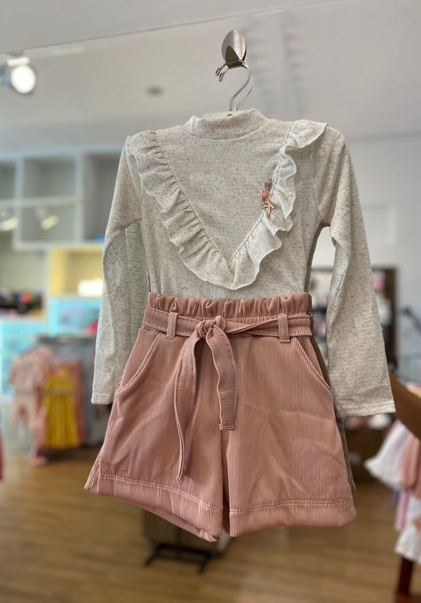 CONJUNTO BLUSA MANGA LONGA GOLA BABADOS COM FLOR BORDADA E SHORT CINTO MENINA KIKI XODO