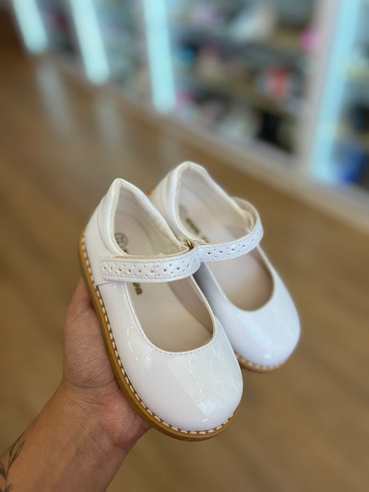 SAPATO VERNIZ COM COSTURA E VELCRO LATERAL MENINA XUA XUA