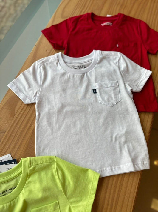 CAMISETA MANGA CURTA COM BOLSO EM MEIA MALHA MENINO ONDA MARINHA