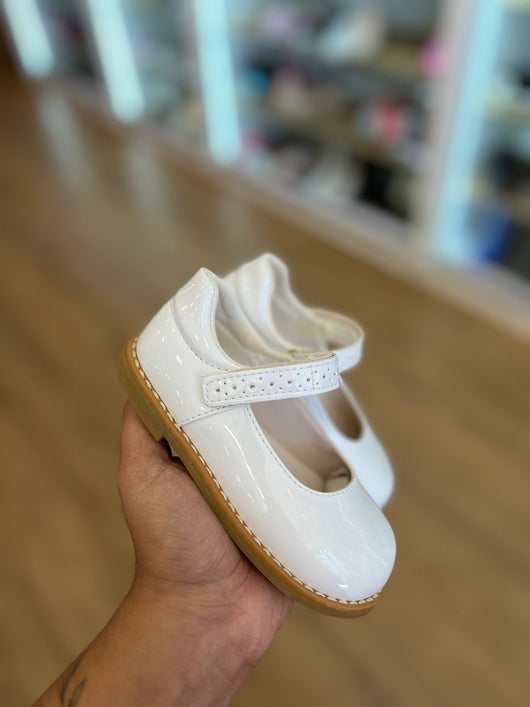 SAPATO VERNIZ COM COSTURA E VELCRO LATERAL MENINA XUA XUA