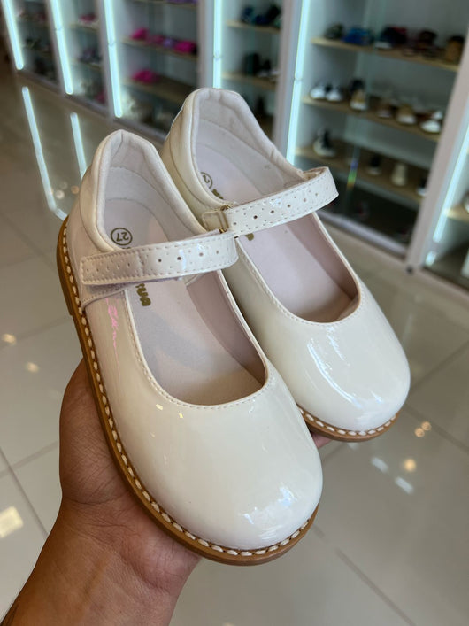 SAPATO EM VERNIZ COM COSTURA E VELCRO LATERAL MENINA XUA XUA