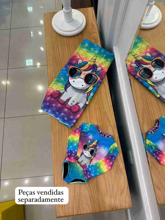 MAIO MANGA LONGA COM AMARRACAO PROTECAO UV50+ UNICORNIO MENINA MARUJOS E SEREIAS PRO40