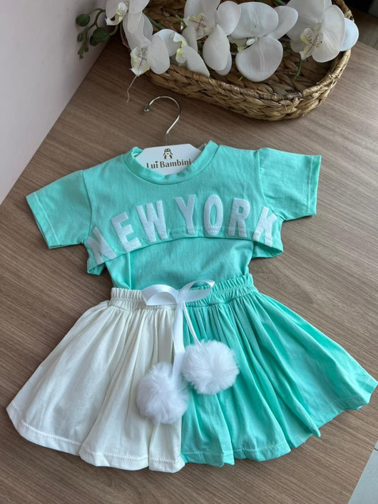 CONJUNTO BLUSA MANGA CURTA CROPPED BLUSA REGATA NEW YORK E SHORT SAIA POMPOM MENINA LUI BAMBINI