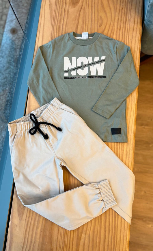 CONJUNTO CAMISETA MANGA LONGA NOW COM CALÇA SARJA BOLSO E CORDÃO MENINO ABRANGE 20PRO50