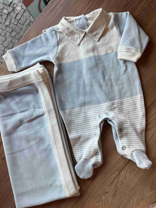 SAÍDA MATERNIDADE MACACÃO LONGO E MANTA MALHA URSO BORDADO MENINO ANJOS BABY