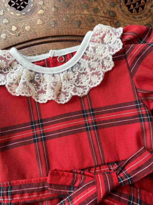 VESTIDO MANGA CURTA XADREZ GOLA RENDA E CINTO LACO MENINA GROW UP