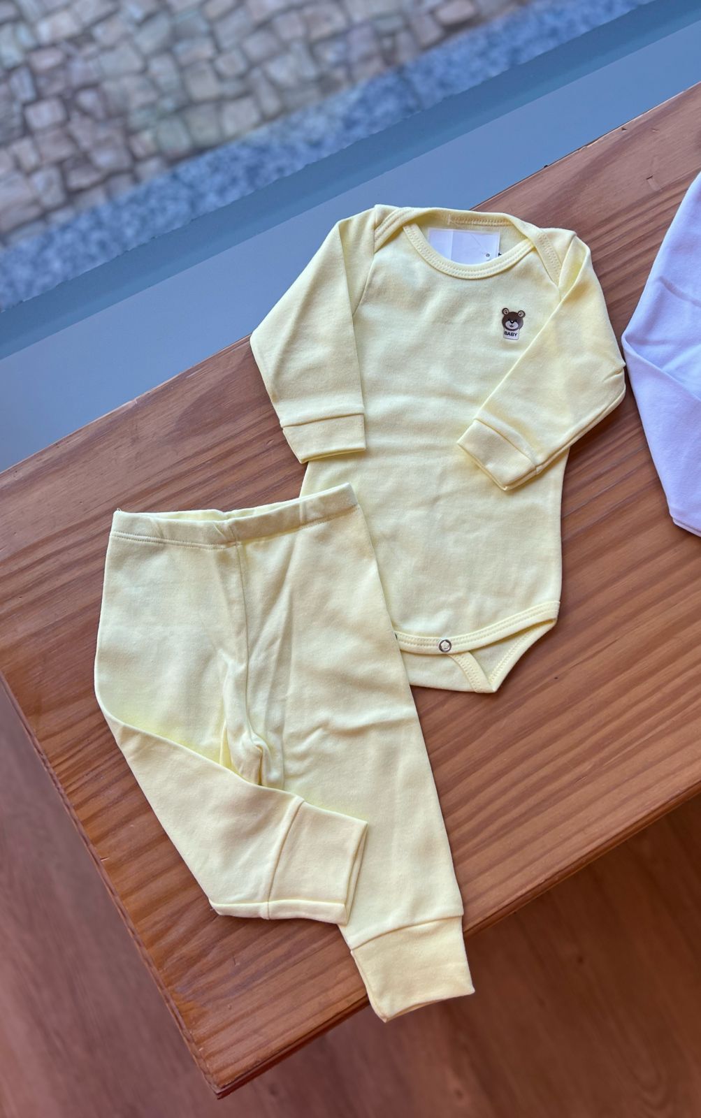 Amarelo