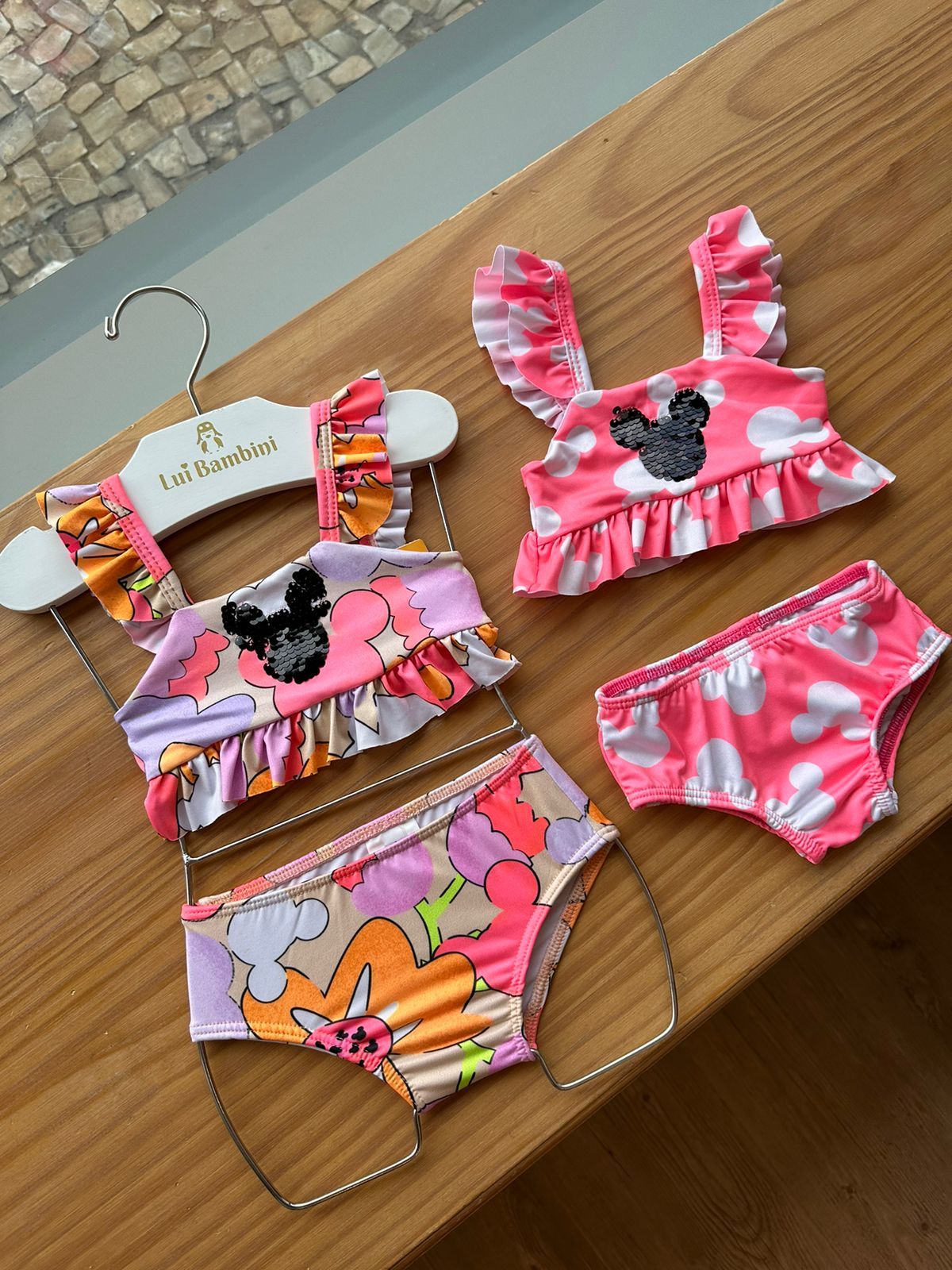 CONJUNTO BIQUINI COM ALÇA E CALCINHA MINNIE E FLORES PAETES UV50+ MENINA FAKINI