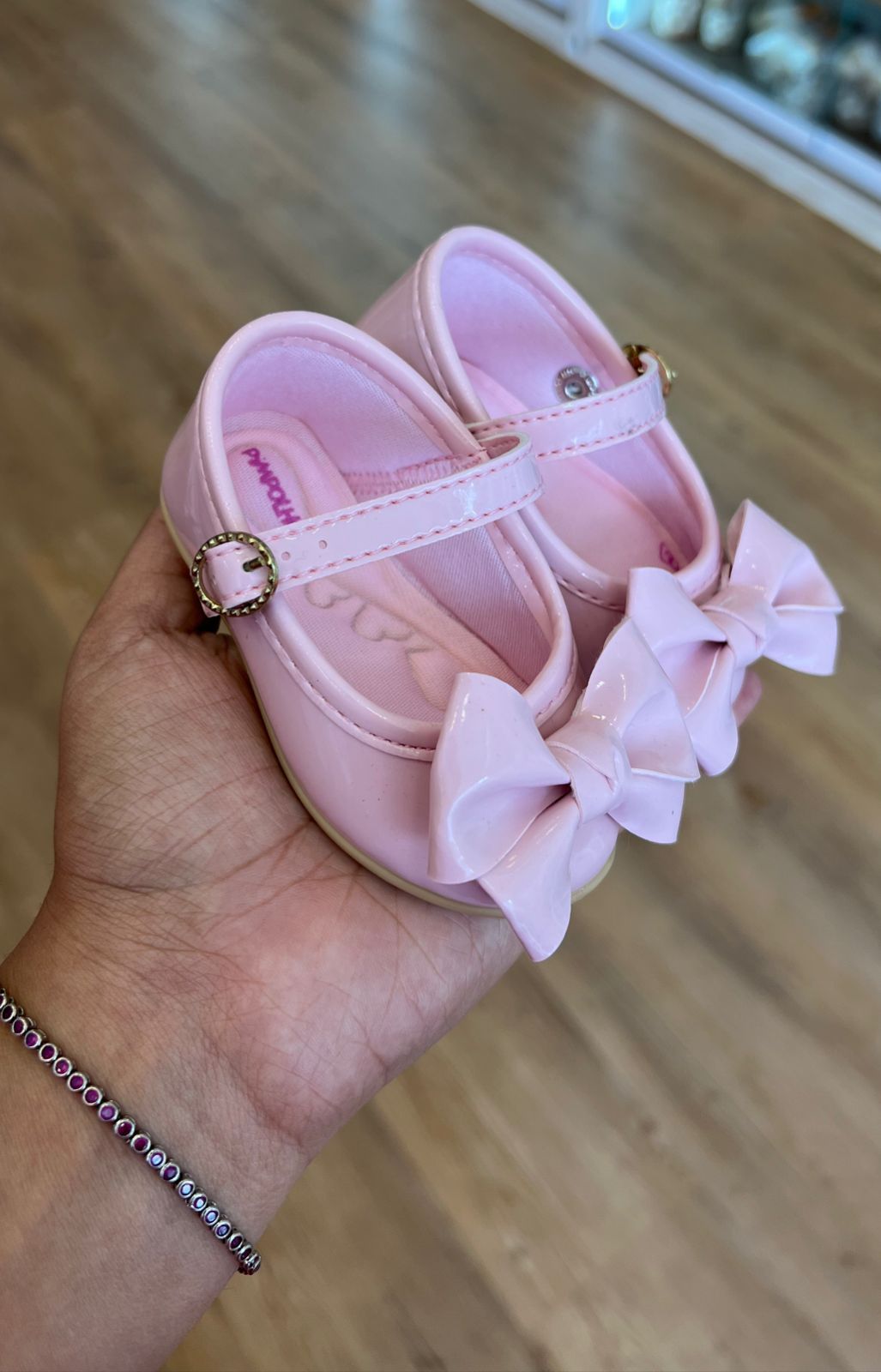 SAPATILHA BONECA COM LAÇO E FECHO LATERAL METÁLICO MENINA PIMPOLHO