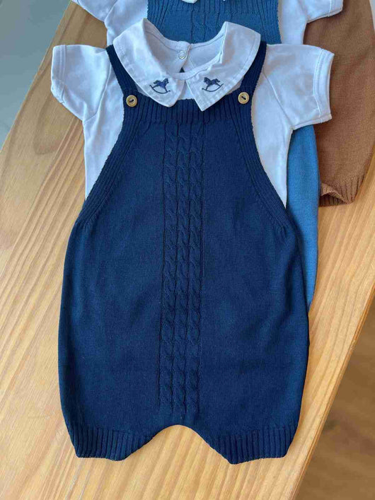 CONJUNTO BODY MANGA CURTA E JARDINEIRA TRICÔ CAVALO BORDADO MENINO LUI BAMBINI