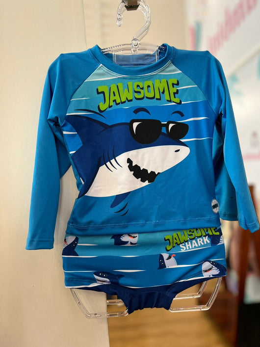 CONJUNTO CAMISETA MANGA LONGA TUBARÃO ESTILOSO E SUNGA BOXER MENINO FAKINI