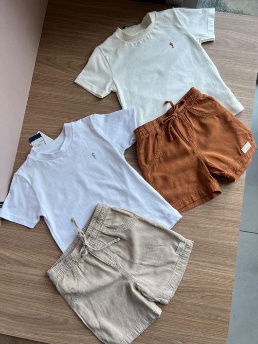 CONJUNTO CAMISETA MANGA CURTA BÁSICA CAVALO MARINHO MINIMALISTA E BERMUDA MENINO ONDA MARINHA