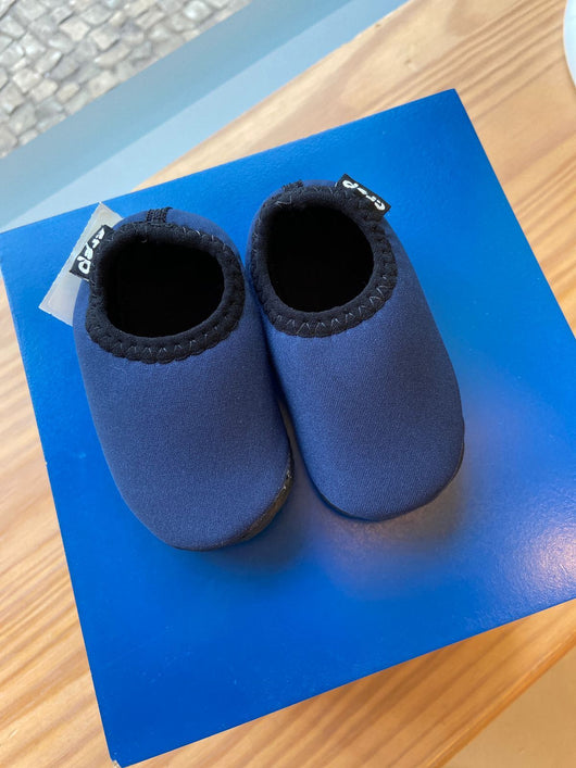 SAPATILHA NEOPRENE ANTIDERRAPANTE LISO MENINO CREP