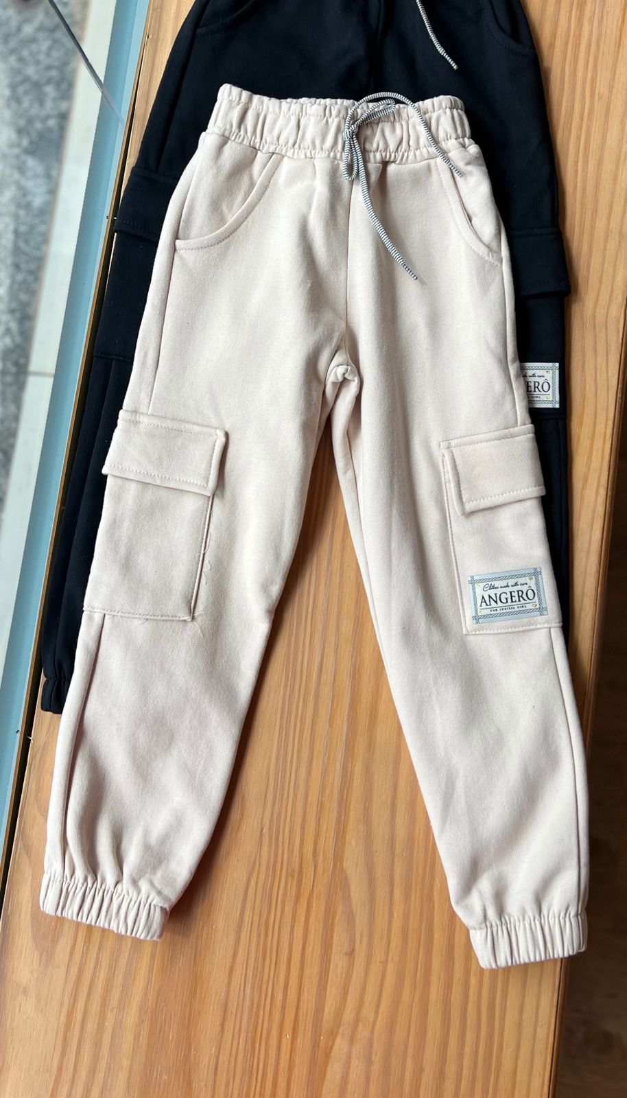 CALÇA MOLETOM FLANELADA COM CORDÃO DECORATIVO E BOLSOS MENINA ANGERÔ