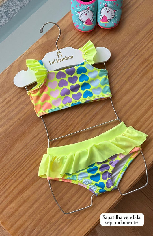 CONJUNTO BIQUINI MANGA CURTA ALÇA COM CALCINHA BABADOS E CORAÇÕES UV50+ MENINA FAKINI