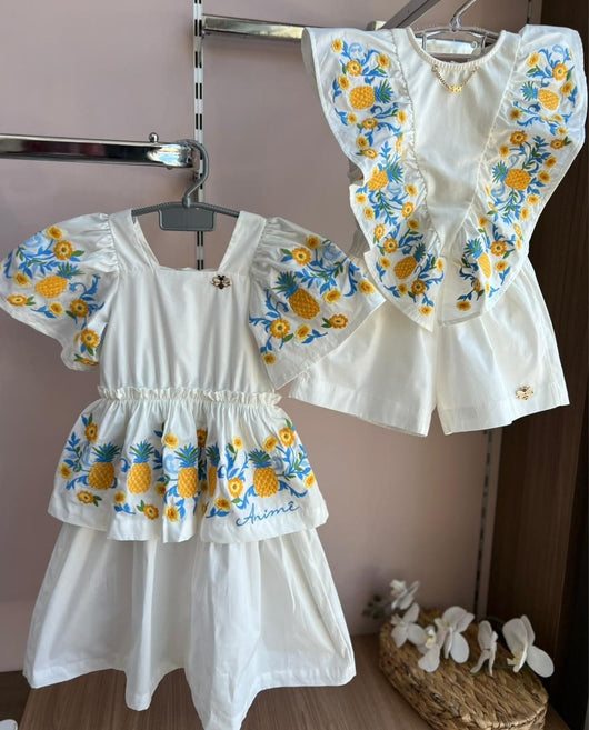 VESTIDO MANGA CURTA BUFANTE FLOR BORDADO PINGENTE ABACAXI MENINA ANIME