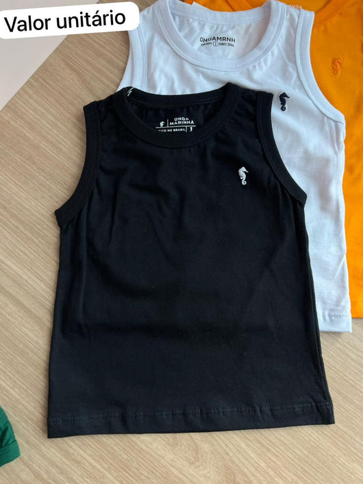 CAMISETA REGATA LISA COM BORDADO MENINO ONDA MARINHA