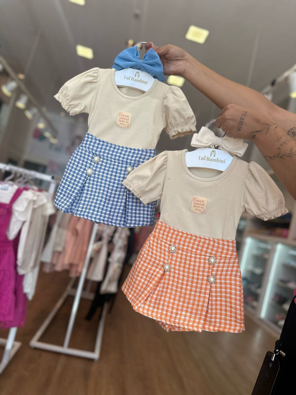 CONJUNTO BLUSA MANGA CURTA BUFANTE COM SHORT SAIA XADREZ COM PÉROLAS MENINA FAKINI