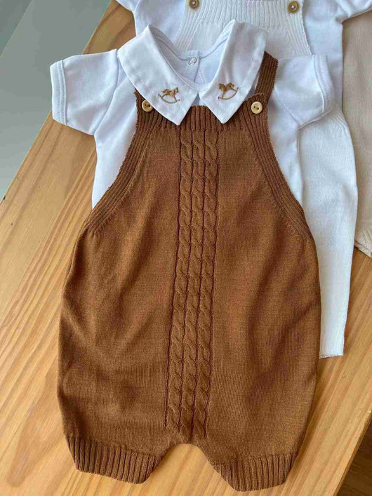 CONJUNTO BODY MANGA CURTA E JARDINEIRA TRICÔ CAVALO BORDADO MENINO LUI BAMBINI