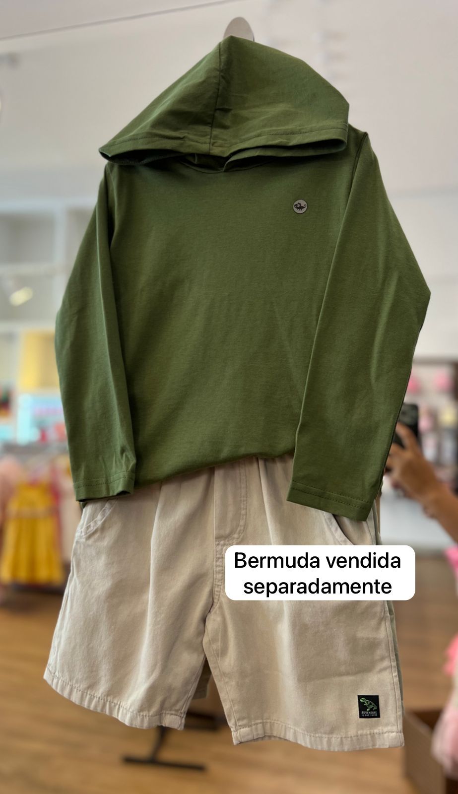 CAMISETA MANGA LONGA EM MALHA COM CAPUZ CAMALEÃO MENINO MARISOL