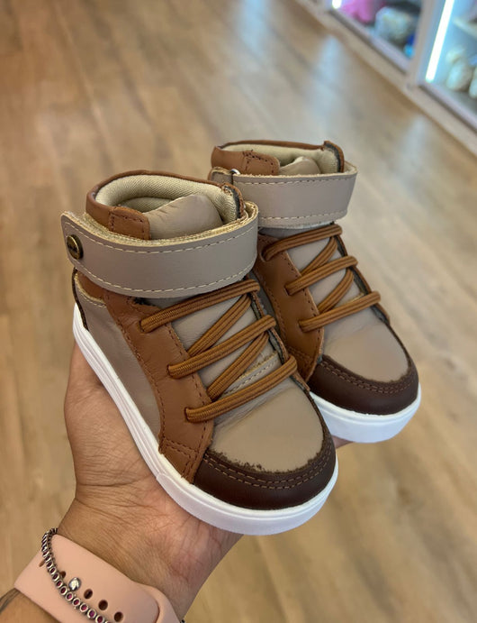 Bota Sneaker em Couro com Velcro Lateral E Caraço Elástico Menino Tututi 40pro
