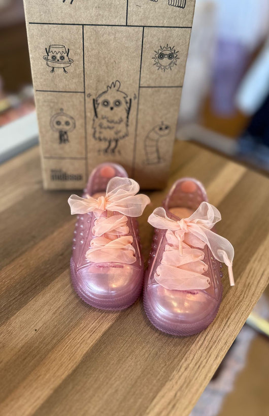 TENIS MINI MELISSA POLIBOLHA PEROLADO COM CADARCO EM TULE MENINA MELISSA 45PRO50