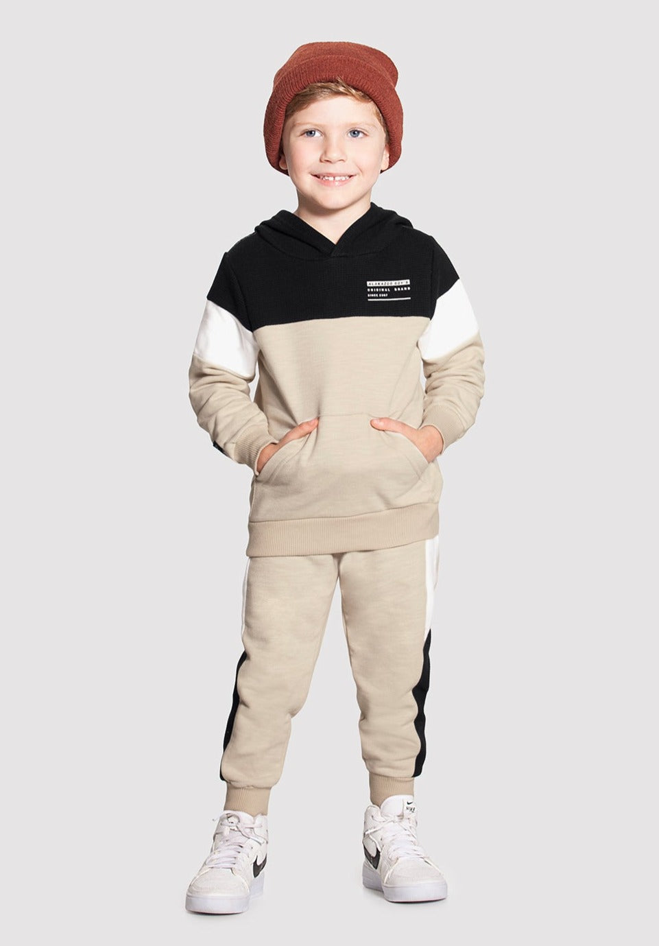CONJUNTO MOLETOM MANGA LONGA COM CAPUZ BOLSO CANGURU E CALÇA MENINO ALAKAZOO