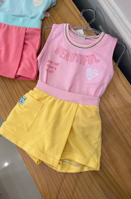 CONJUNTO BLUSA REGATA BEAUTIFUL CORAÇÃO PAETES E SHORT SAIA BOLSO MENINA BRINCAR - CONJUNTO MENINA - MENINA - MODA INFANTIL MENINA