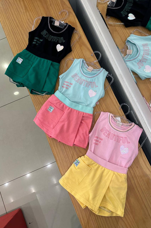 CONJUNTO BLUSA REGATA BEAUTIFUL CORAÇÃO PAETES E SHORT SAIA BOLSO MENINA BRINCAR - CONJUNTO MENINA - MENINA - MODA INFANTIL MENINA