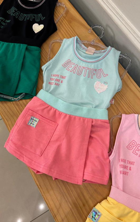 CONJUNTO BLUSA REGATA BEAUTIFUL CORAÇÃO PAETES E SHORT SAIA BOLSO MENINA BRINCAR - CONJUNTO MENINA - MENINA - MODA INFANTIL MENINA