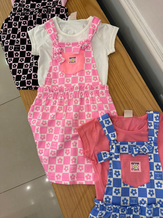 CONJUNTO BLUSA MANGA CURTA LISA E SALOPETE QUADRICULADA FLORAL BOLSO MENINA BRINCAR - CONJUNTO INFANTIL FEMININO - CONJUNTO MENINA - MENINA